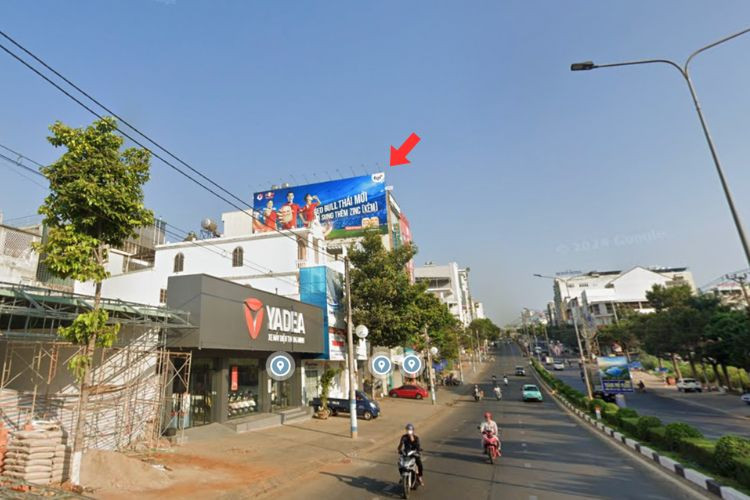 1 Sided Horizontal Wall-mounted Pano Billboard at 100 Nguyen Tat Thanh, Pleiku, Gia Lai