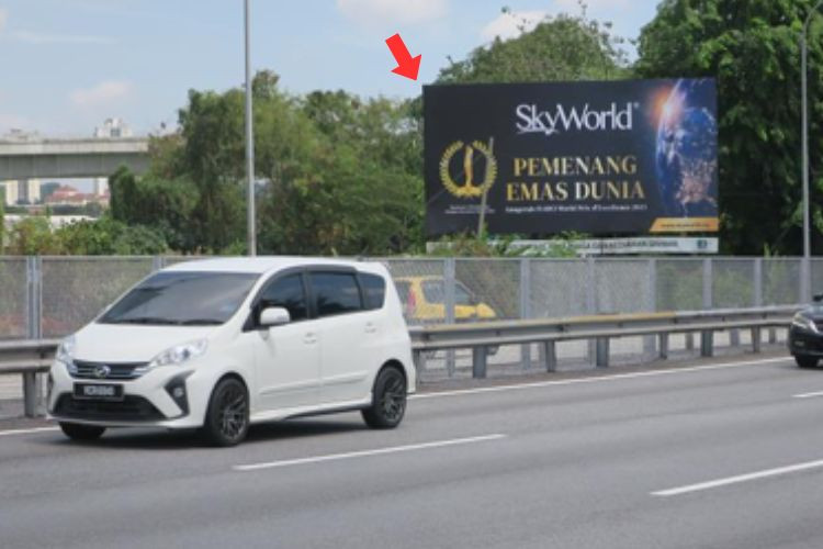 Horizontal Spectacular Billboard at NSE Highway KM308.5, Seri Kembangan, Selangor (NB)