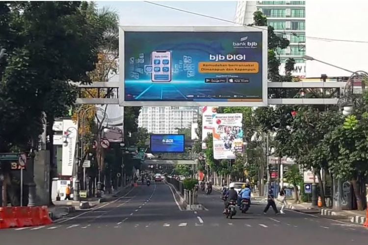 Bank BJB ads on Videotron at Jl. Dago, Bandung, Indonesia