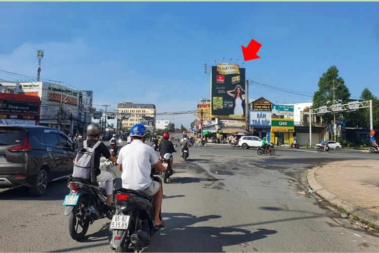 1 Panel Horizontal Wallscape Billboard at 109 Mau Than Roundabout, Cai Khe Ward, Can Tho City (Heading toward Can Tho Airport)