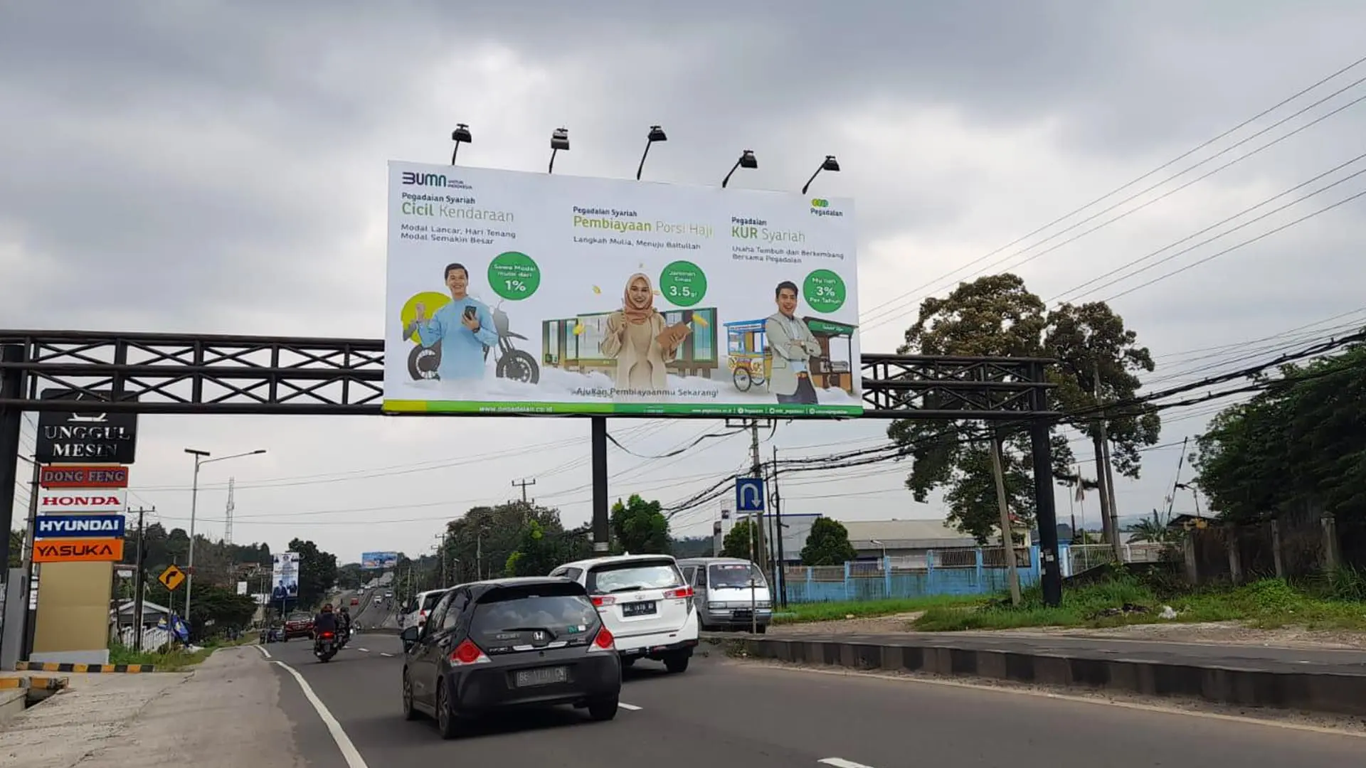 Pegadaian Outdoor Advertisement at Bando Billboard Indonesia