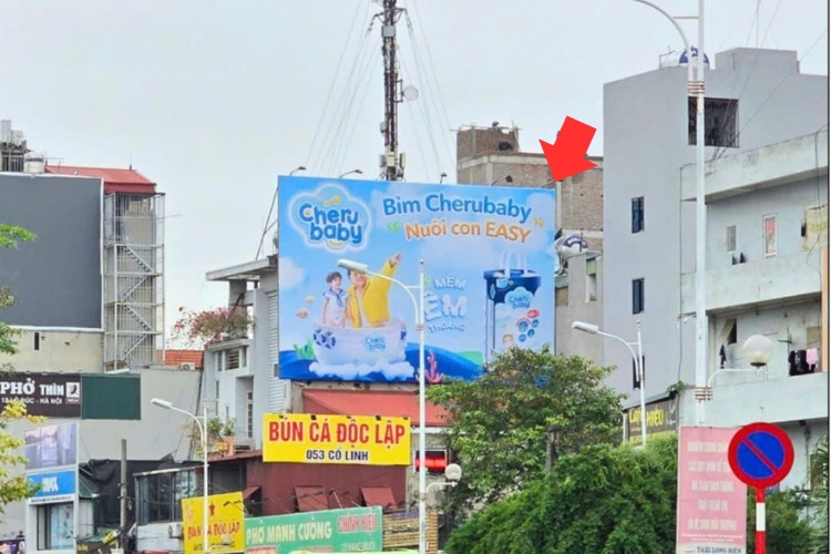 1 Panel Horizontal Wallscape Billboard at Long Bien Golf Course, 918 Regiment Area, Ha Noi City