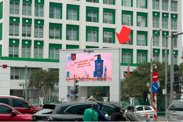 1 Panel Horizontal LED Wall Cladding Billboard at 217 Tran Duy Hung, Thanh Xuan Ward, Ha Noi City