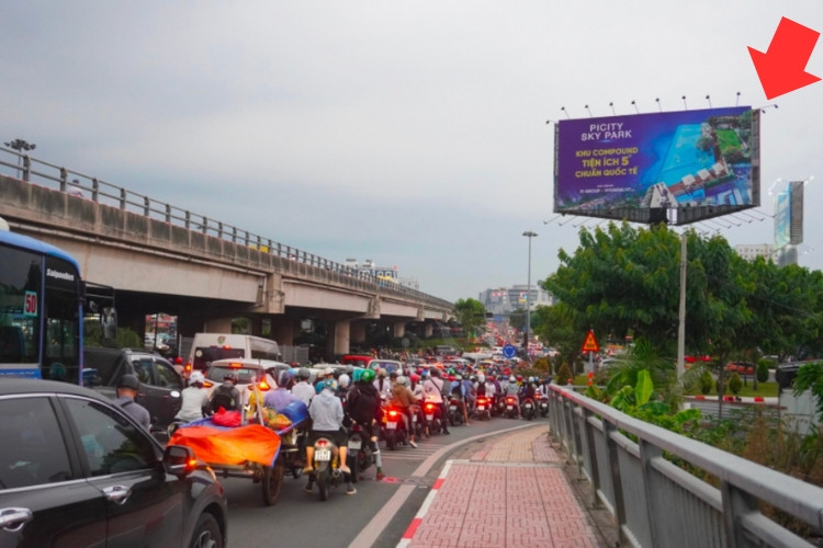 Day view- Horizontal Unipole Billboard at Binh Loi Overpass – Roundabout Junction, Linh Xuan Ward, Ho Chi Minh City