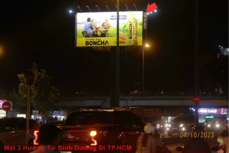 Night view- Horizontal Unipole Billboard at Binh Trieu Intersection – Binh Loi Bridge, Thu Duc City, Linh Xuan Ward, Ho Chi Minh City