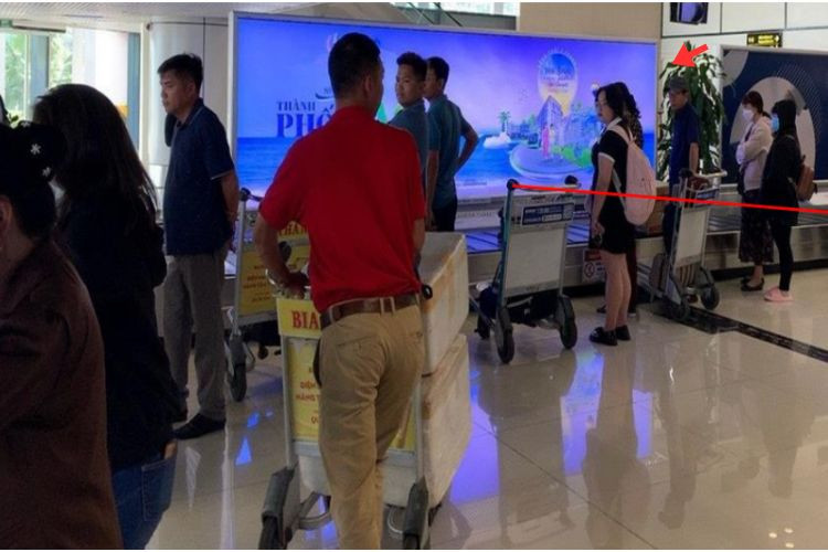 1 Panel Horizontal Light Box Billboard at Noi Bai International Airport, Noi Bai Ward, Ha Noi City (Conveyor belt No. 01, Domestic Arrival restricted area – Wing B, Level 1, Terminal T1)