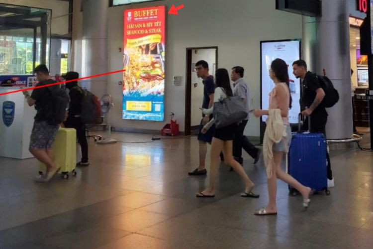 1 Panel Vertical Light Box Billboard at Da Nang International Airport, Hoa Cuong Ward, Da Nang City (next to Gate A4, domestic arrival restricted area)