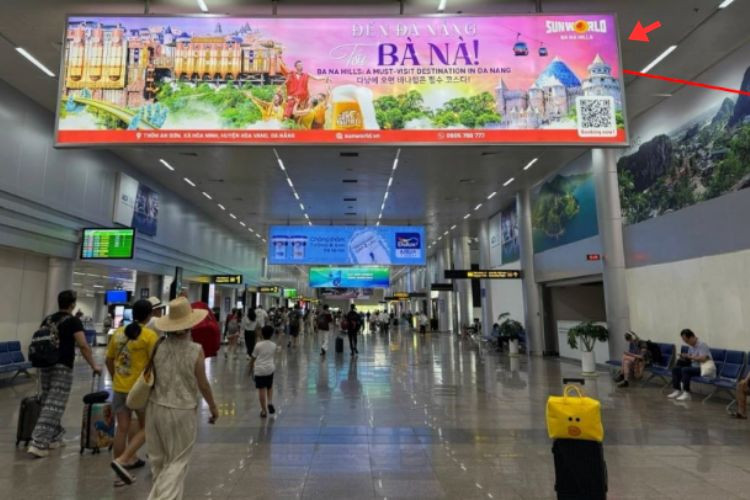 2 Sided Horizontal Hoarding pano Billboard at Da Nang International Airport, Hoa Cuong Ward, Da Nang City (Level 1, hanging ceiling sign in the domestic arrival restricted area, facing the right wing)