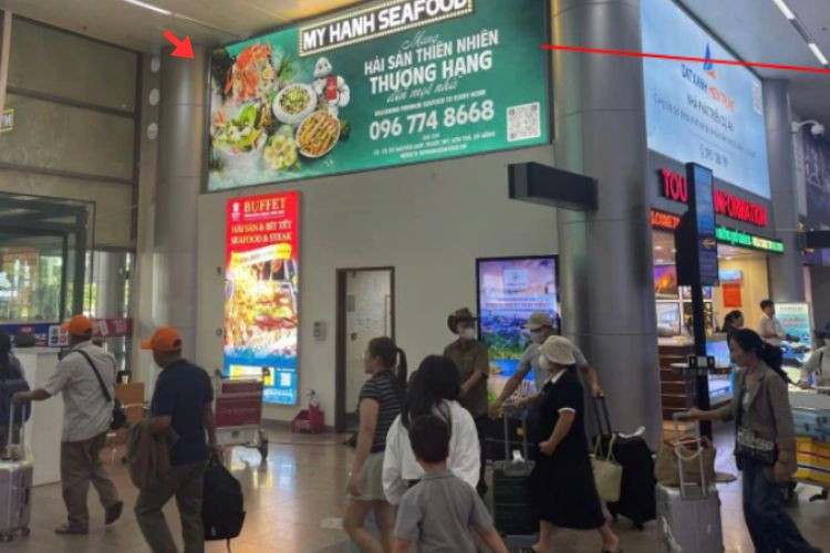 1 Panel Horizontal Wall-mounted Pano Billboard at Da Nang International Airport, Hoa Cuong Ward, Da Nang City (the domestic arrival exit area at Gate A4)