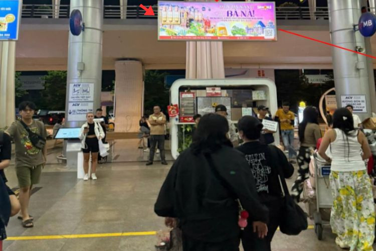 2 Sided Horizontal Hoarding pano Billboard at Da Nang International Airport, Hoa Cuong Ward, Da Nang City (in front of Exit A4, public area of the Domestic Arrival Terminal)