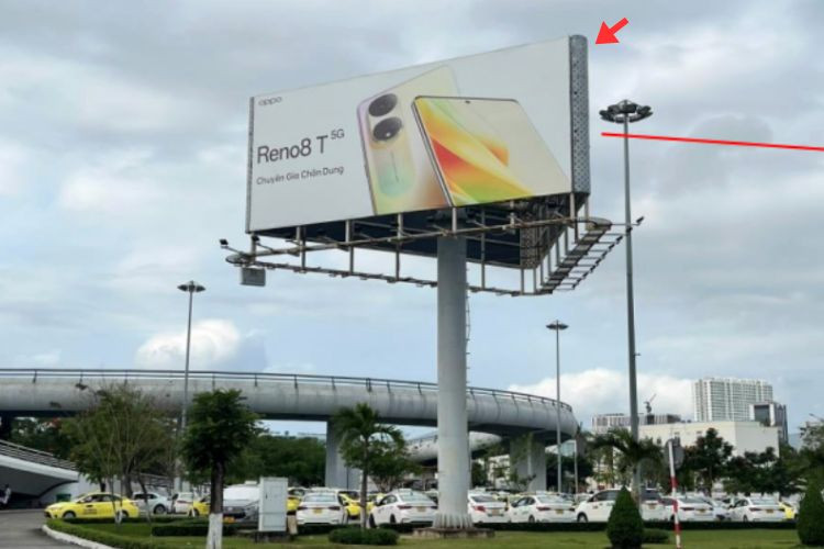Horizontal Unipole Billboard at Da Nang International Airport, Hoa Cuong Ward, Da Nang City (car parking area, domestic terminal)