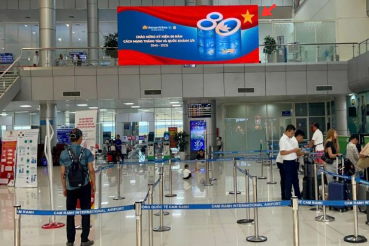 1 Panel Horizontal Airport LED Screen Billboard at Cam Ranh International Airport, Bac Cam Ranh Ward, Khanh Hoa (OP02, Public hall area of the Domestic Departures and Arrivals Terminals)
