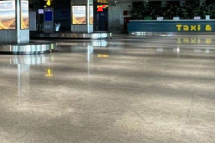 4 Sided Horizontal Airport LED Screen Billboard at Phu Bai International Airport, Phu Bai Ward, Hue City (DA18, at the beginning of Baggage Carousel No. 2, Domestic Arrivals Area)