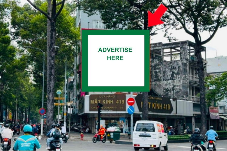 Day view - Horizontal Wallscape Billboard at Nguyen Tri Phuong Roundabout, Ngo Gia Tu Ward, Ho Chi Minh City (419 eye store)