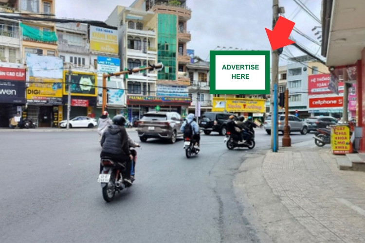 1 Panel Horizontal Wallscape Billboard at Nguyen Van Cu – Ba Thang Hai Intersection, Xuan Huong Ward, Lam Dong (Xuan Truong Cellphone Store)