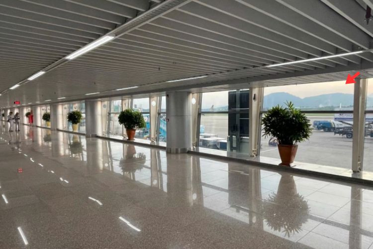 Horizontal Indoor Overhead Signage Billboard at Da Nang International Airport, Hoa Cuong Ward, Da Nang City (Decal affixed on the glass wall at Level 2, walkway leading passengers from the aircraft to the Domestic Arrivals Terminal)