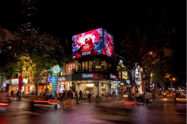 DOOH at Nguyen Hue Pedestrian