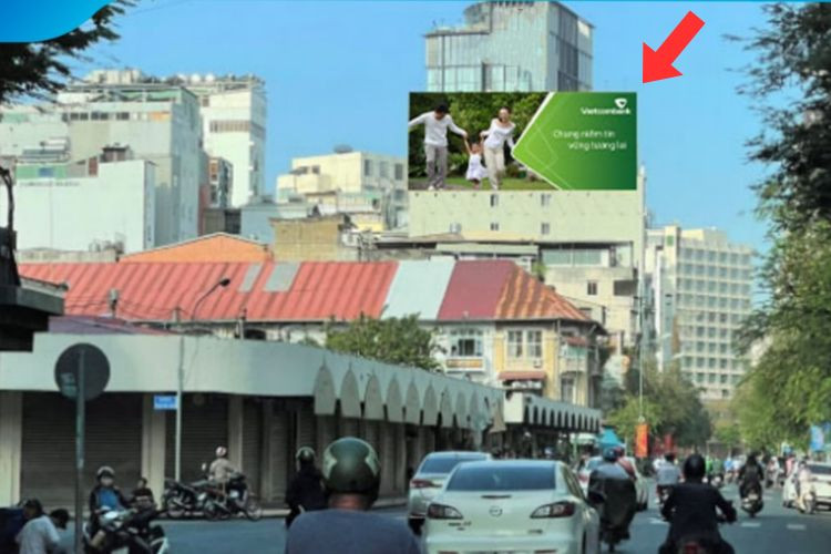 1 Sided Horizontal Wall-mounted Pano Billboard at 229 Le Thanh Ton, District 1, Ho Chi Minh City (North Gate of Ben Thanh Market)