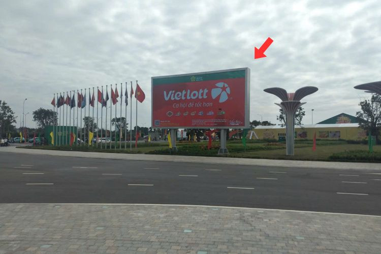 1 Horizontal LED Screen Billboard at Cau Tu Lien Truong Sa, Dong Anh, Ha Noi City (VEC - Vietnam Exposition Center)