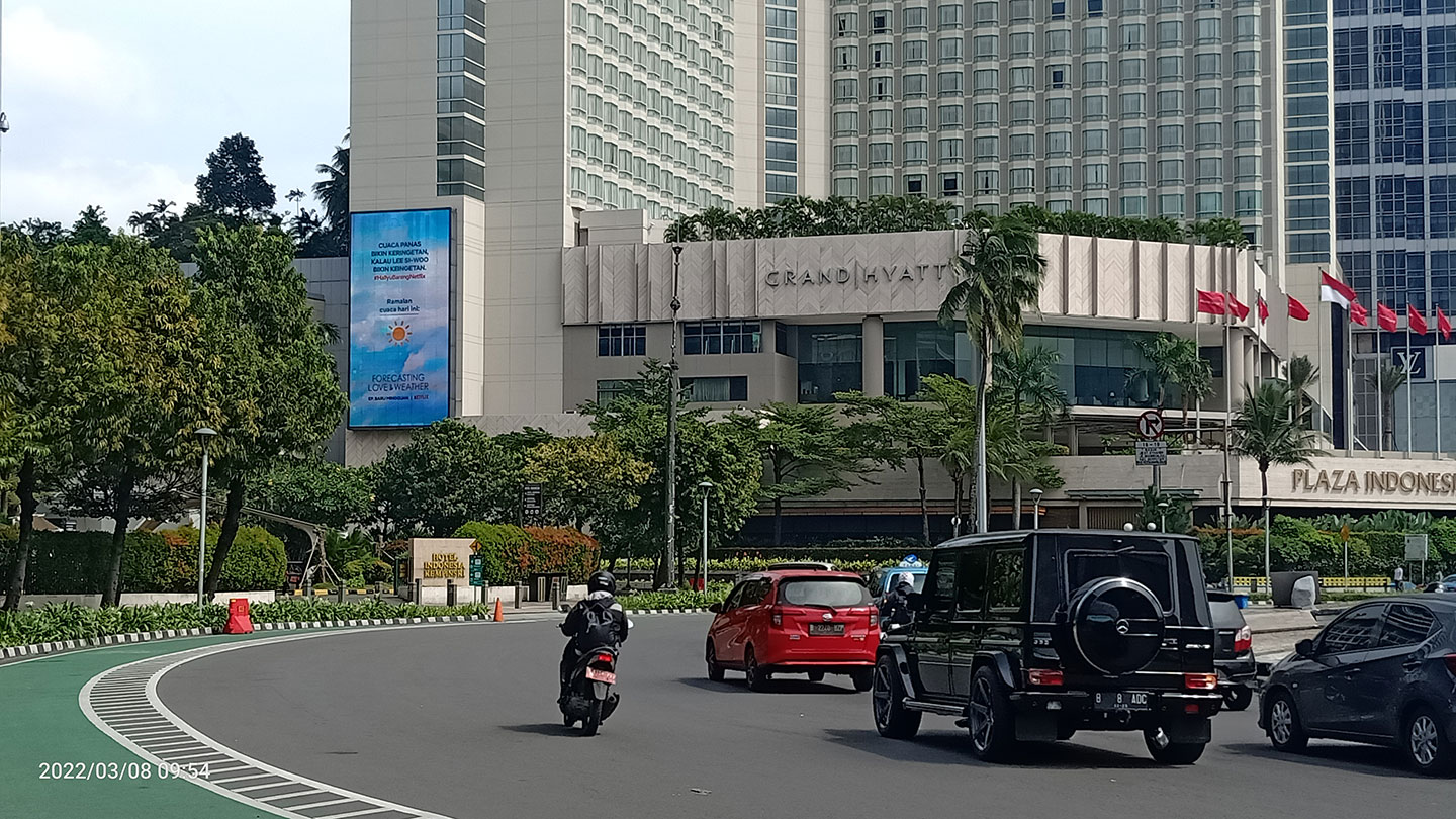 Iklan Netflix Adaptif Cuaca Jakarta
