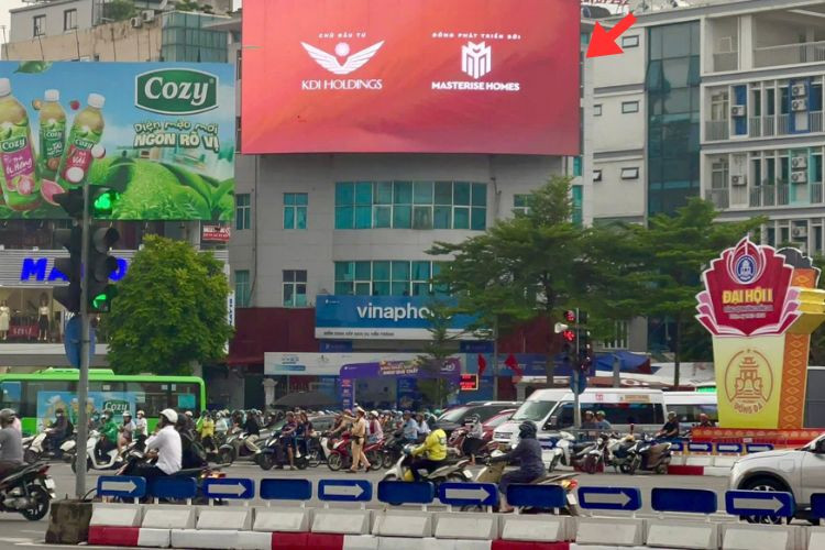 Day view - Horizontal LED Screen Billboard at 5 O Cho Dua, O Cho Dua Ward, Ha Noi City (Vinaphone store)