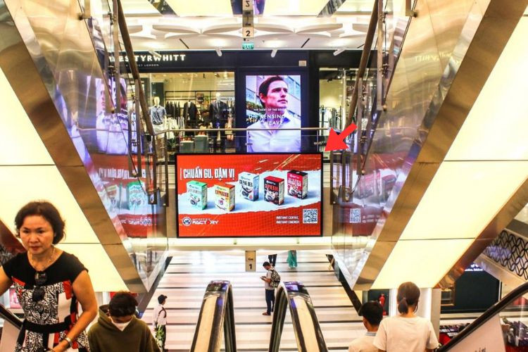 4 Panel Horizontal LED Screen Billboard at 126 Hong Bang, Cho Lon Ward, Ho Chi Minh City (Hung Vuong Plaza)