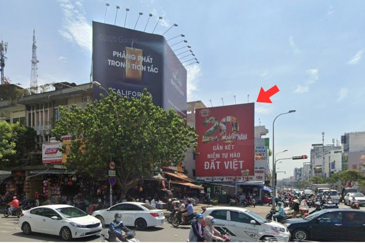1 Panel Vertical Wall-mounted Pano Billboard at 162B Nguyen Van Cu, Cau Ong Lanh Ward, Ho Chi Minh City