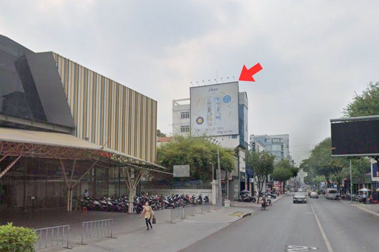 1 Panel Vertical Wall-mounted Pano Billboard at 189 Hai Ba Trung, Tan Dinh Ward, Ho Chi Minh City