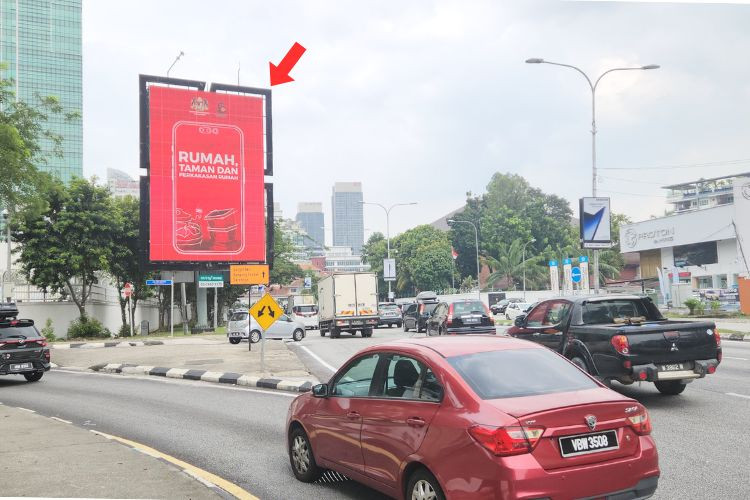 1 Panel Vertical Digital Screen Billboard at Jalan Tun Razak, Kuala Lumpur (near Prince Court Hospital)