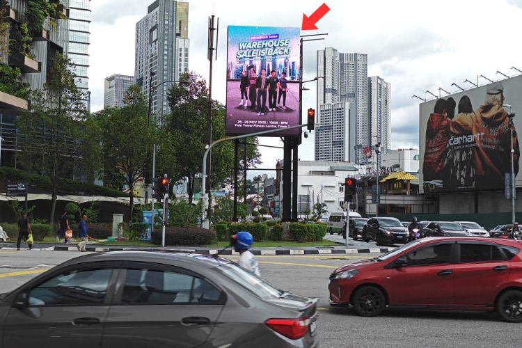 1 Panel Vertical Digital Screen Billboard at Jalan Sultan Ismail, KL City Center, Kuala Lumpur (near TRX & Park Royal Hotel)