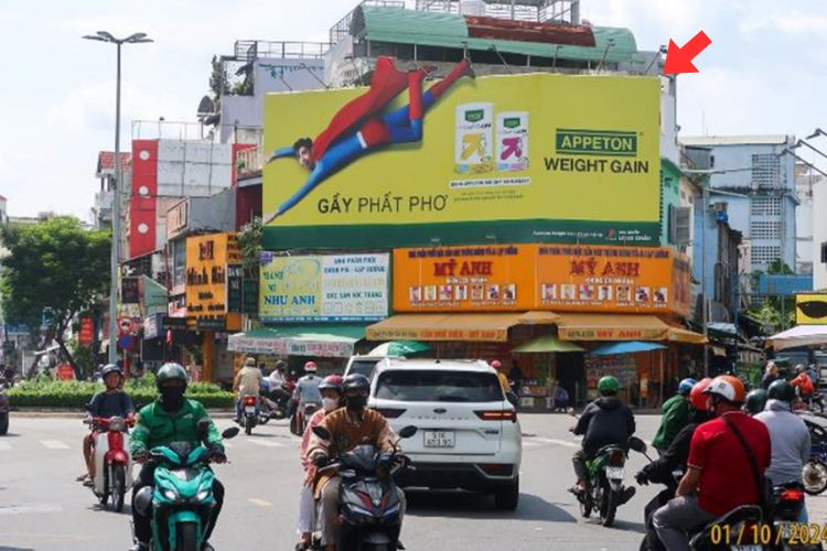 1 Panel Horizontal Wall-mounted Pano Billboard at 372 Nguyen Trong Tuyen, Tan Son Hoa Ward, Ho Chi Minh City