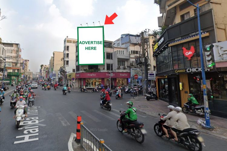 1 Panel Vertical Wall-mounted Pano Billboard at 443 Hai Ba Trung, Xuan Hoa Ward, Ho Chi Minh City