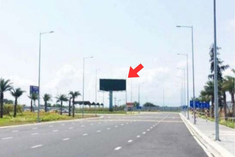3 Sided Horizontal Airport LED Screen Billboard at Cam Ranh International Airport, Bac Cam Ranh Ward, Khanh Hoa