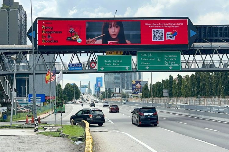 1 Panel Digital Overhead Bridge Billboard at LDP Highway KM15.7, Petaling Jaya, Selangor (towards Western Digital)
