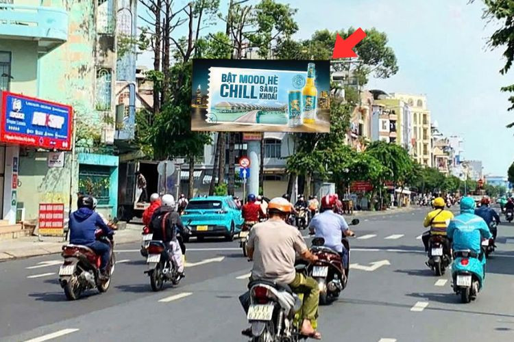1 Panel Horizontal Unipole Billboard at Pham Ngu Lao – Nguyen Thai Son Crossroads, Hanh Thong Ward, Ho Chi Minh City