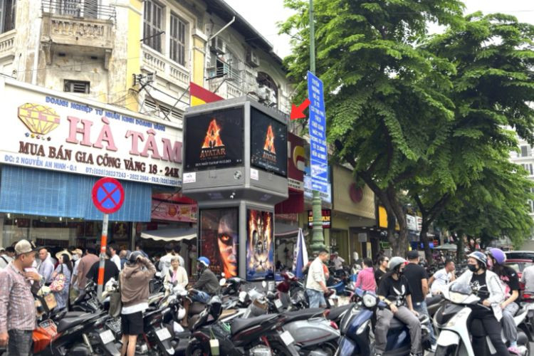 8 Sided E-tower Panel Billboard at 2 Nguyen An Ninh, Ben Thanh Ward, Ho Chi Minh City