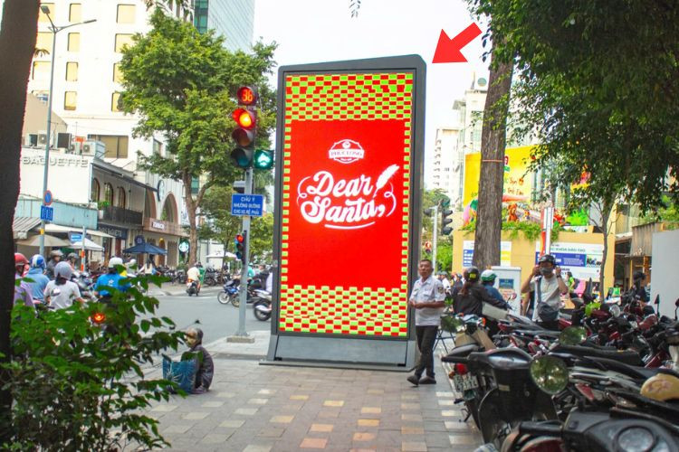 2 Sided Vertical LED Screen Billboard at 5 Ton Duc Thang, Sai Gon Ward, Ho Chi Minh City