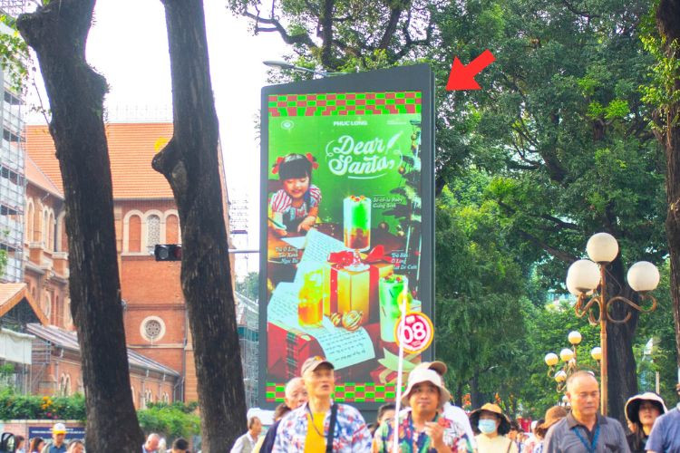 2 Sided Vertical LED Screen Billboard at Opposite 6 Alexandre de Rhodes, Sai Gon Ward, Ho Chi Minh City