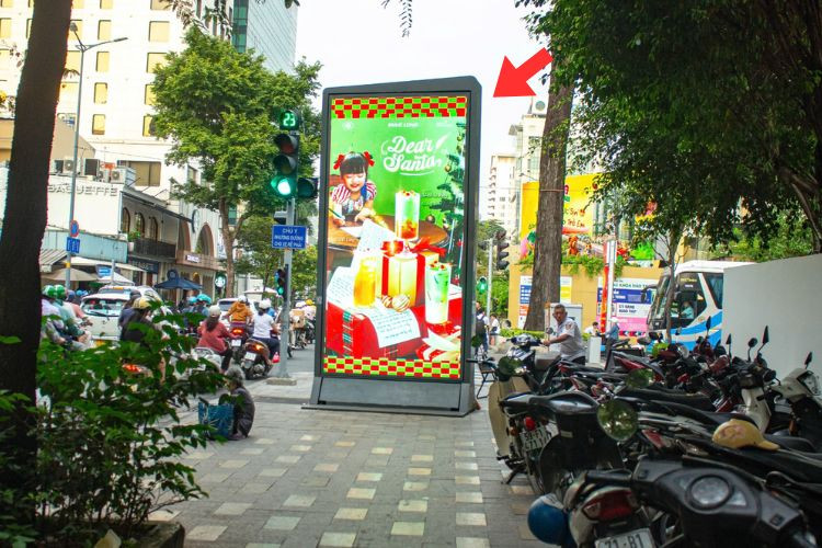 2 Sided Vertical LED Screen Billboard at Nguyen Du & Cach Mang Thang 8 intersection, Ben Thanh Ward, Ho Chi Minh City