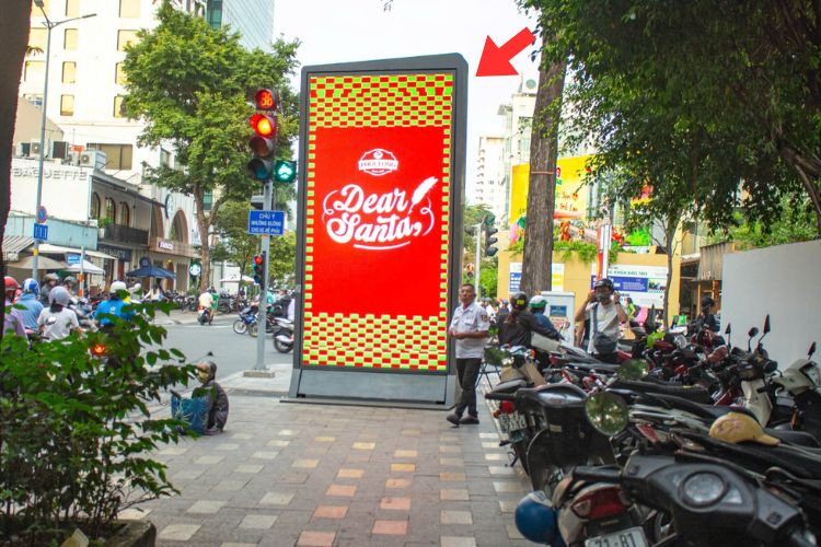 1 Panel Vertical LED Screen Billboard at Ly Chinh Thang & Nguyen Thong intersection, Xuan Hoa Ward, Ho Chi Minh City