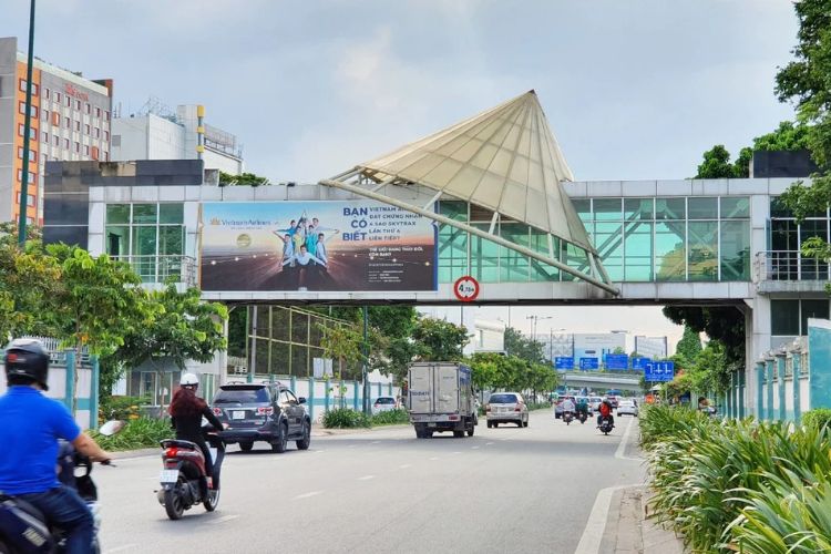 OOH Pedestrian bridge