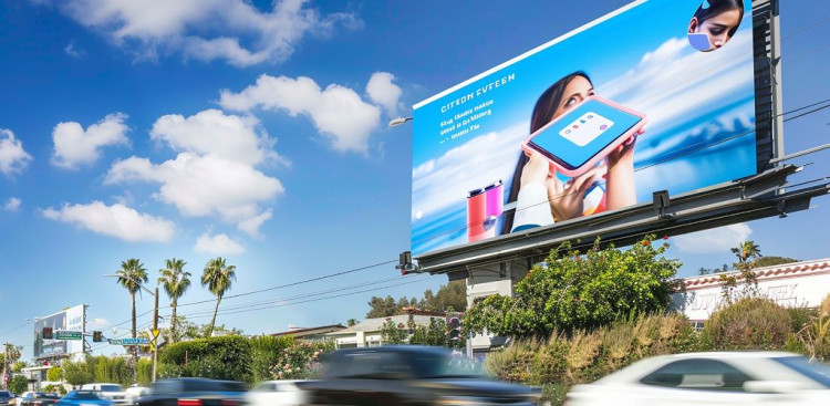 Mengapa Bisnis Beralih ke Out-of-Home Advertising di Era Digital?
