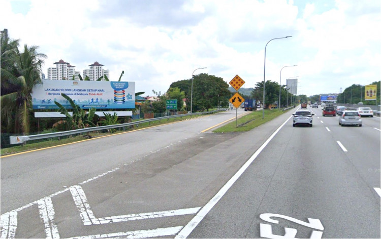 ree Standing Billboard at NSE Highway KM307.9, Seri Kembangan, Selangor (near R&R Serdang)