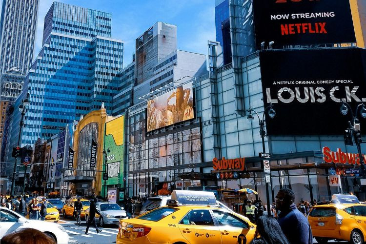 One Large Billboard vs Multiple Billboards: Which Delivers Better OOH Results?
