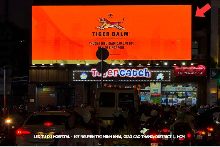 Night view - Horizontal Digital Screen Billboard at 197 Nguyen Thi Minh Khai, District 1, Ho Chi Minh City