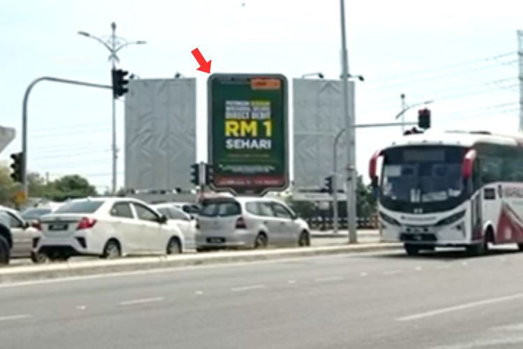 Day View - Vertical Digital Screen Billboard at Jalan Gangsa / Sultanah Bahiyah Highway, Alor Setar, Kedah (opposite Medan Selera Suka Menanti)
