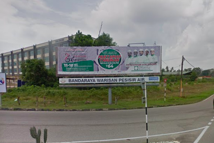 1 Sided Free Standing Billboard at Jalan Lapangan Terbang Sultan Mahmud / Intersection to Pulau Duyong, Terengganu