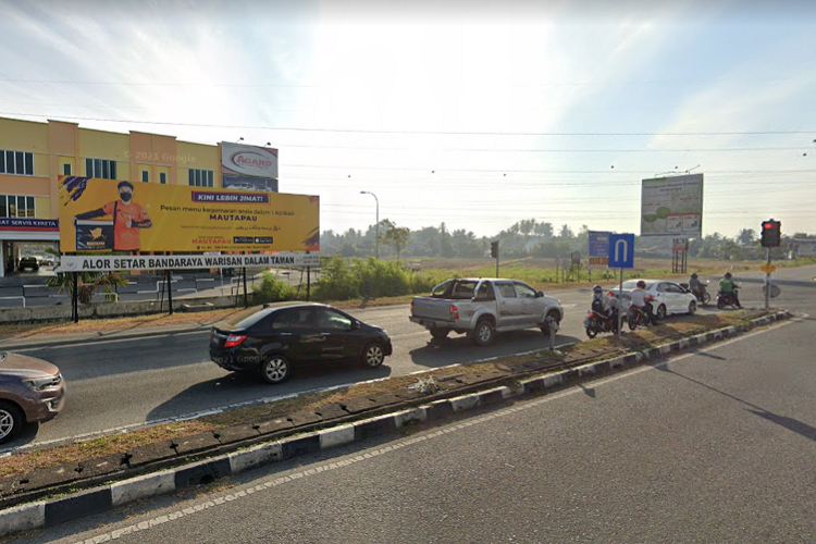 1 Sided Free Standing Billboard at Jalan Sultan Bahiyah and Jalan Taman Perusahaan at traffic light infront of Tesco Mergong building, Kedah