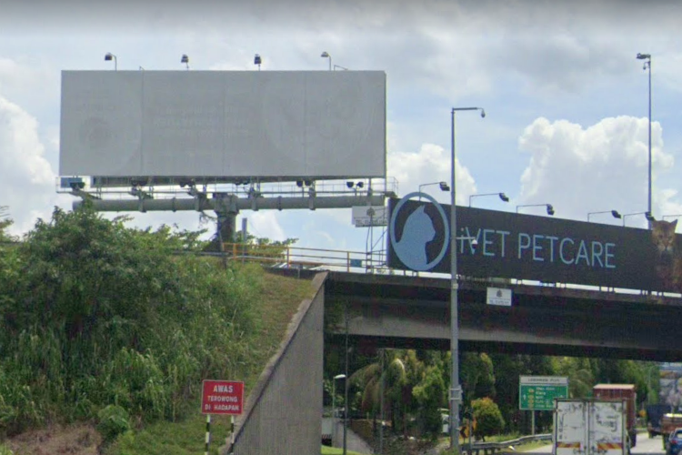 Federal Highway, from Kuala Lumpur / Petaling Jaya towards Sunway / Subang / Shah Alam before exit to LDP Highway (A), Selangor