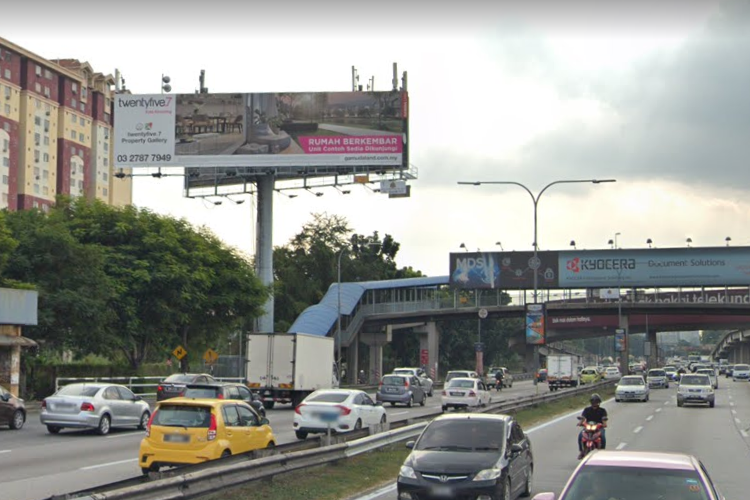 1 Sided Unipole Billboard at Federal Highway, from Kuala Lumpur / Petaling Jaya / LDP Highway towards Subang / Shah Alam before exit to Subang Airport (A), Selangor